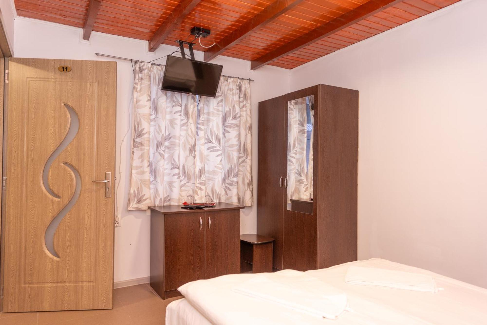 Vila Bradul Lacu Rosu Luaran gambar