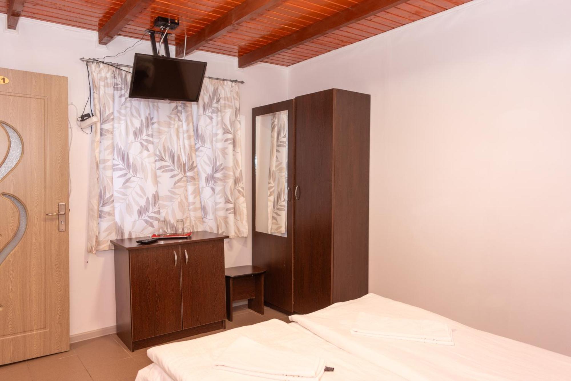 Vila Bradul Lacu Rosu Luaran gambar