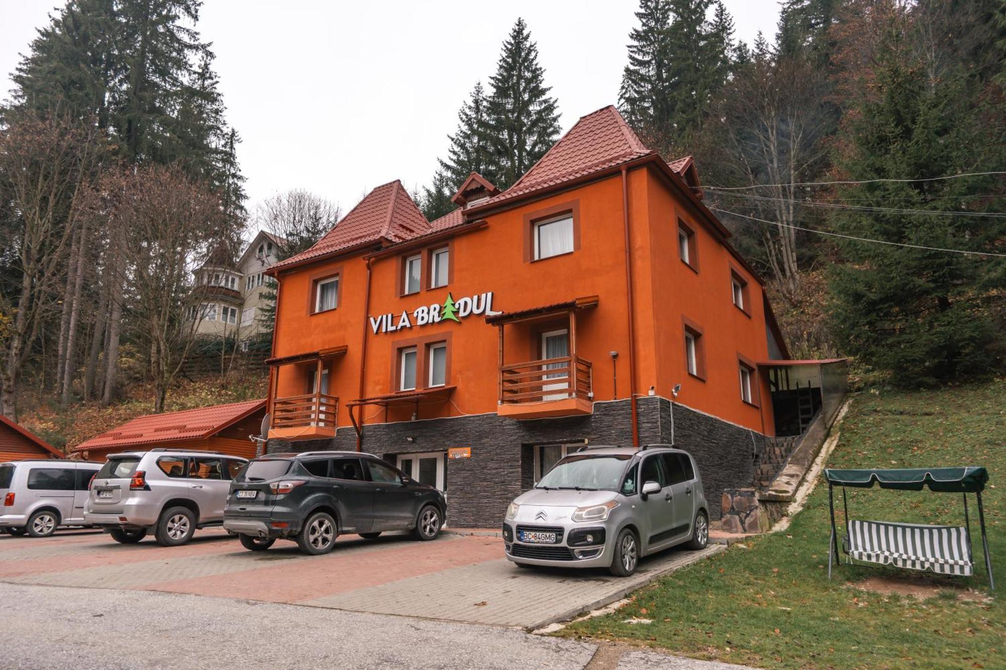 Vila Bradul Lacu Rosu Luaran gambar