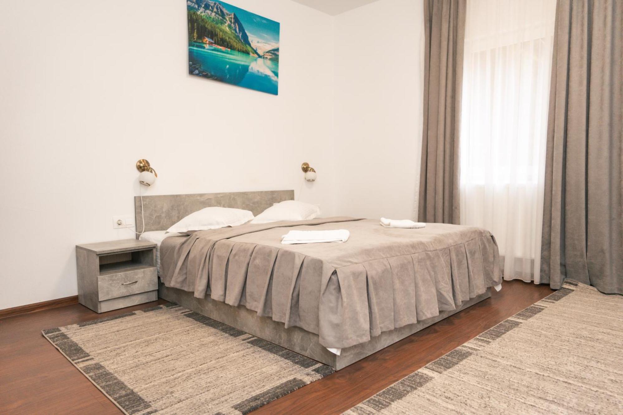 Vila Bradul Lacu Rosu Luaran gambar
