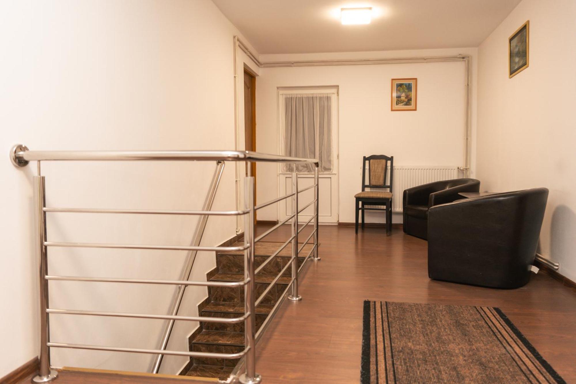 Vila Bradul Lacu Rosu Luaran gambar