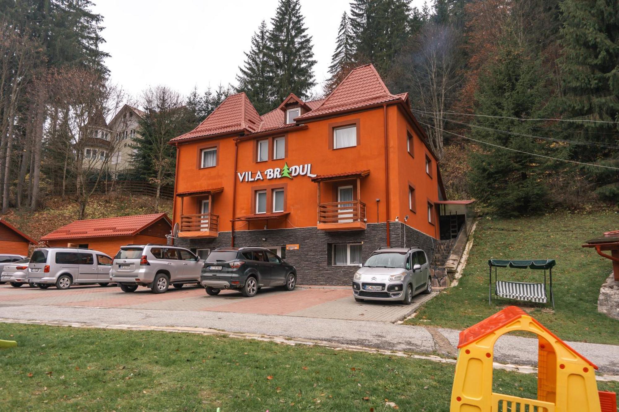 Vila Bradul Lacu Rosu Luaran gambar