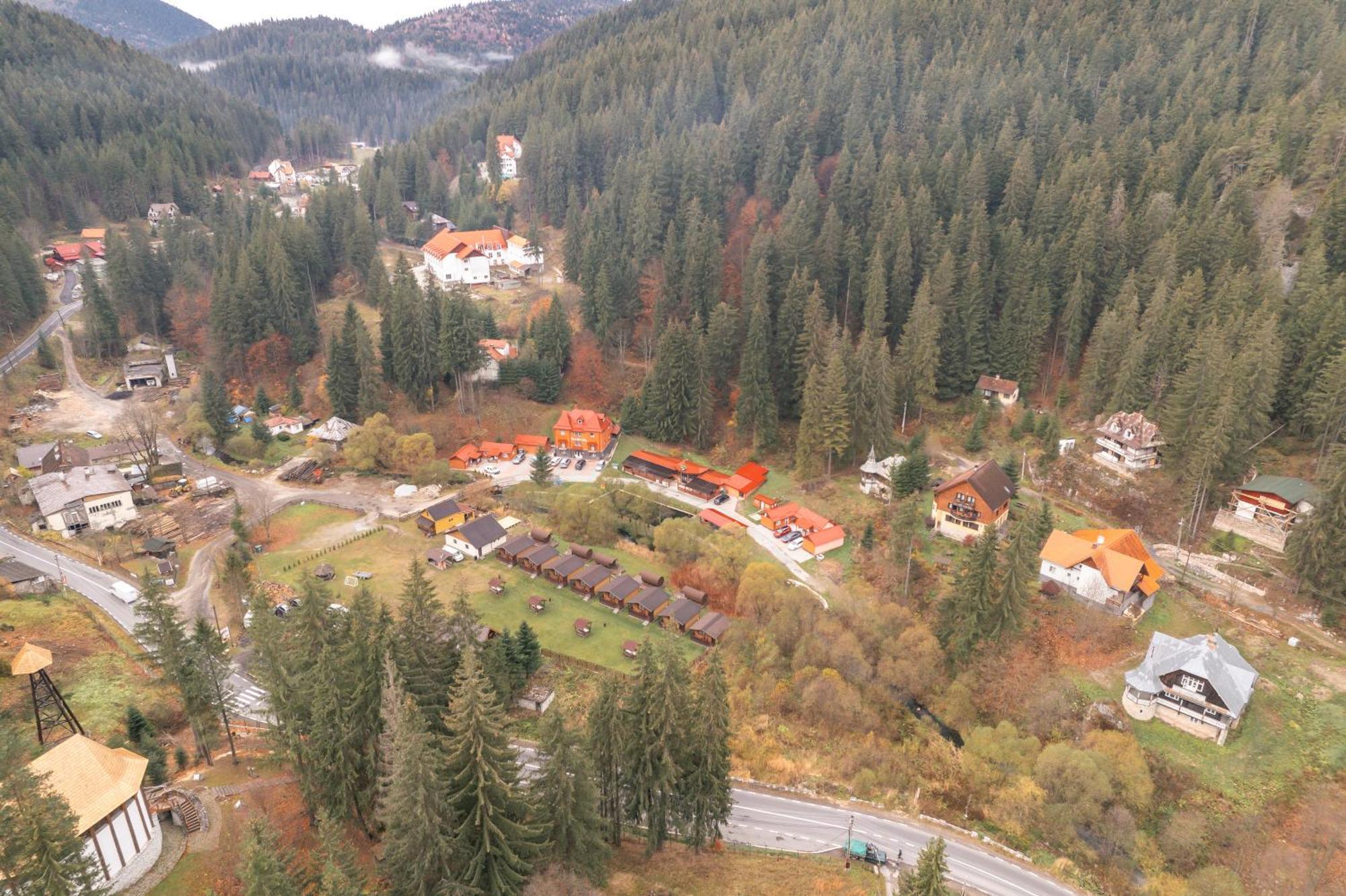 Vila Bradul Lacu Rosu Luaran gambar